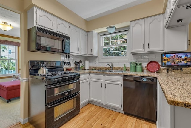 117 Bayberry Ln, Cranberry Twp, PA 16066 - kitchen featuring black appliances, a sink, light wood-style floors, and plenty of natural light