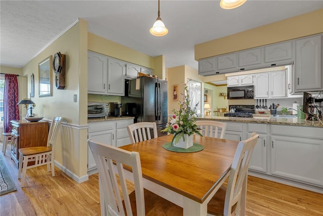 117 Bayberry Ln, Cranberry Twp, PA 16066 - dining space featuring light wood-style floors