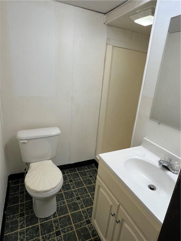 10807 Highpoint Dr, Penn Hills, PA 15235 - half bathroom featuring vanity and toilet