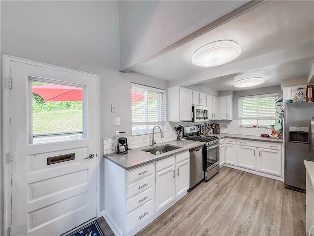 2787 Queensboro Ave, Baldwin Twp, PA 15226 - kitchen featuring a sink, appliances with stainless steel finishes, backsplash, and light wood-type flooring