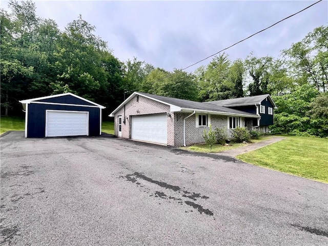 590 N Kings Creek Rd, Pa, PA 15021 - view of front facade with a detached garage, brick siding, and a front yard