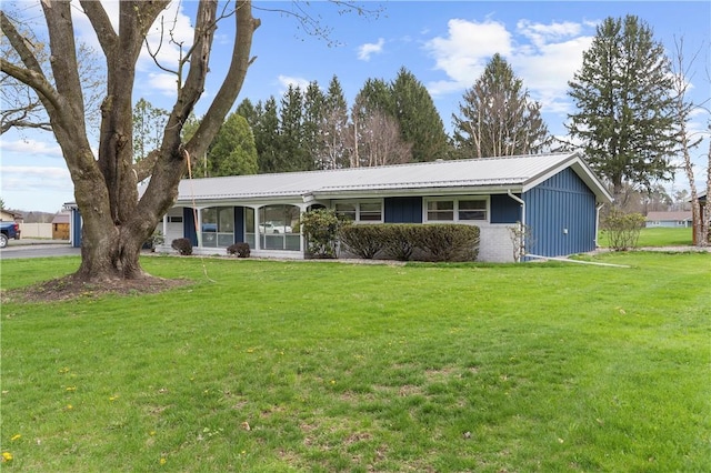 507 Moss Ln, Pymatuning Twp, PA 16125 - ranch-style home featuring board and batten siding, a front lawn, and metal roof