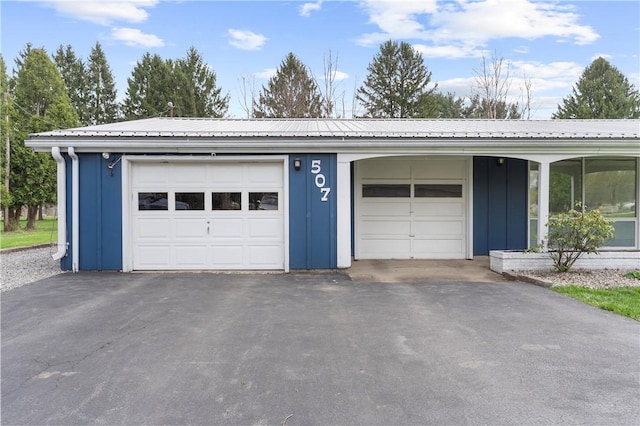 507 Moss Ln, Pymatuning Twp, PA 16125 - view of garage