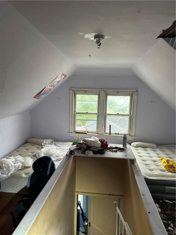 423 35th St, Mckeesport, PA 15132 - bedroom with vaulted ceiling