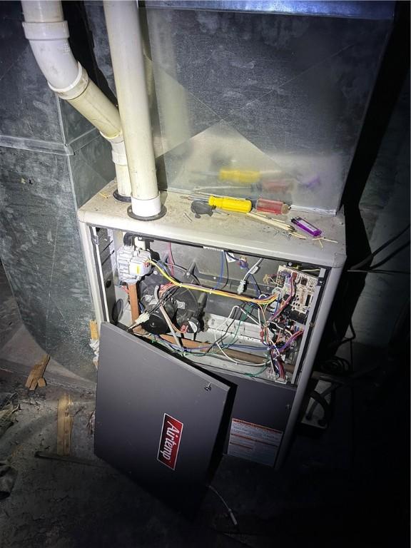 423 35th St, Mckeesport, PA 15132 - utilities with heating unit