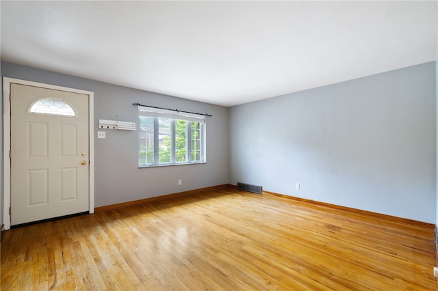 1624 Rockford Ave, Brookline, PA 15226 - foyer with light wood-style flooring and baseboards