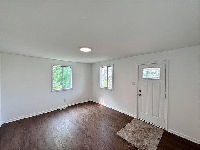 1218 Finch St, New Castle/4Th, PA 16101 - entrance foyer featuring baseboards and dark wood-style floors