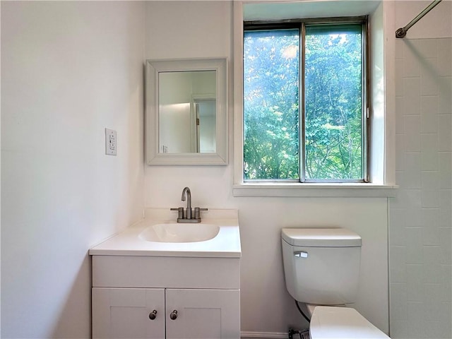 1218 Finch St, New Castle/4Th, PA 16101 - bathroom with toilet, vanity, and a tile shower