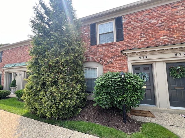 673 Robinwood Dr, Scott Twp Sal, PA 15216 - view of front of home featuring brick siding