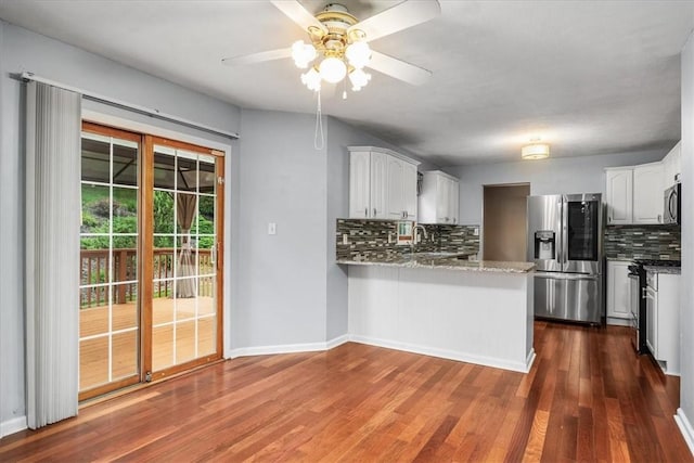 260 Fox Meadow Dr, Pine Twp Nal, PA 15090 - kitchen with stainless steel appliances, a peninsula, tasteful backsplash, ceiling fan, and dark wood-style floors
