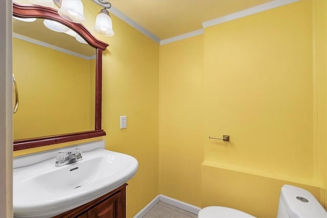 260 Fox Meadow Dr, Pine Twp Nal, PA 15090 - bathroom with toilet, crown molding, baseboards, and vanity