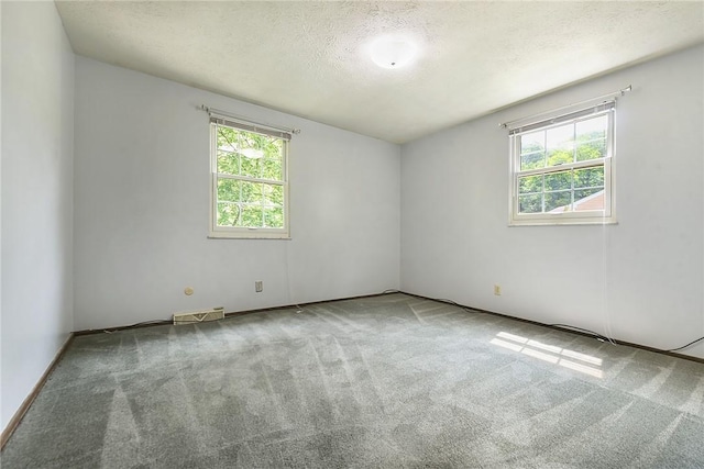 662 Huntington Dr, Cranberry Twp, PA 16066 - empty room featuring carpet flooring and a textured ceiling