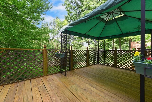 662 Huntington Dr, Cranberry Twp, PA 16066 - wooden deck with a gazebo