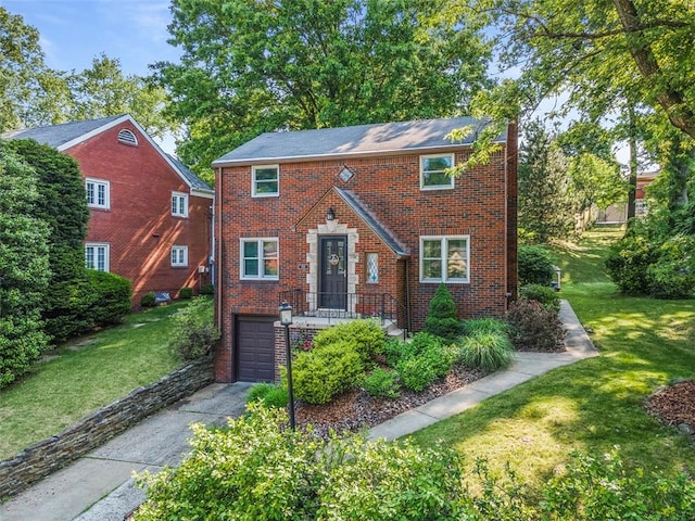 752 Washington, Ross Twp, PA 15229 - view of front facade featuring an attached garage, concrete driveway, a front yard, and brick siding