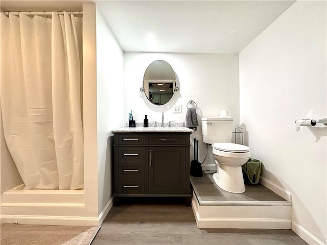 104 Kenneth Ave, Neshannock Twp, PA 16105 - full bath with toilet, vanity, wood finished floors, and baseboards
