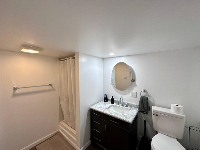 104 Kenneth Ave, Neshannock Twp, PA 16105 - full bathroom featuring vanity, toilet, a shower with curtain, and baseboards