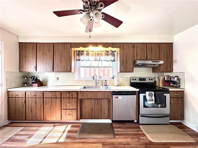 104 Kenneth Ave, Neshannock Twp, PA 16105 - kitchen featuring stainless steel appliances, a sink, under cabinet range hood, and wood finished floors