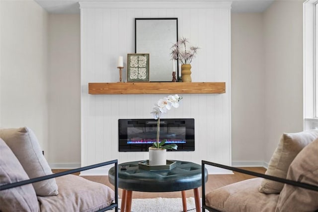 507 Edgehill Dr, Richland, PA 15044 - living area featuring wood finished floors, baseboards, and a fireplace
