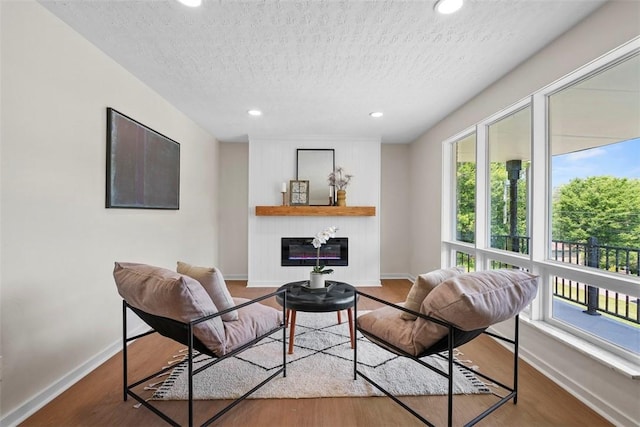 507 Edgehill Dr, Richland, PA 15044 - living room with a textured ceiling, plenty of natural light, baseboards, wood finished floors, and recessed lighting