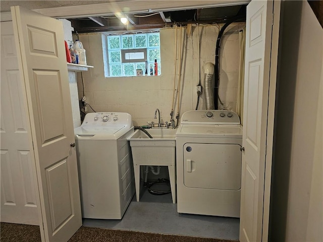 1099 Vine St, Coraopolis, PA 15108 - laundry area featuring independent washer and dryer