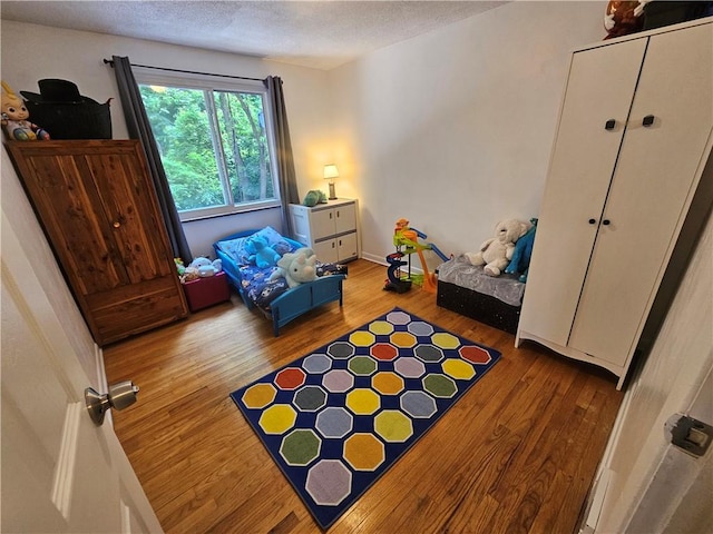 1099 Vine St, Coraopolis, PA 15108 - bedroom with wood finished floors and a textured ceiling