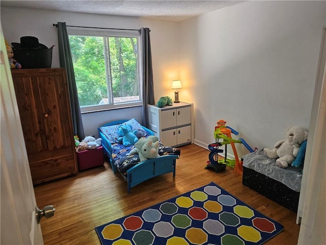 1099 Vine St, Coraopolis, PA 15108 - bedroom featuring wood finished floors and a textured ceiling