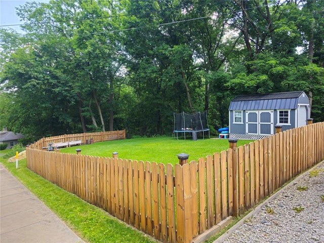 1099 Vine St, Coraopolis, PA 15108 - view of yard with a trampoline