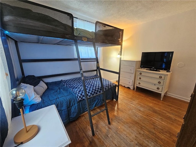 1099 Vine St, Coraopolis, PA 15108 - bedroom featuring baseboards, wood finished floors, and a textured ceiling