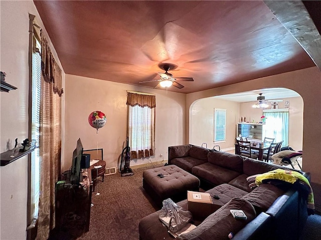 1910 Hamilton St, New Castle/1St, PA 16101 - carpeted living area featuring arched walkways, a ceiling fan, and baseboards