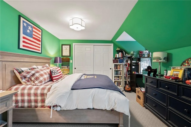 306 Wildberry Rd, Fox Chapel, PA 15238 - bedroom featuring a closet, carpet flooring, and lofted ceiling