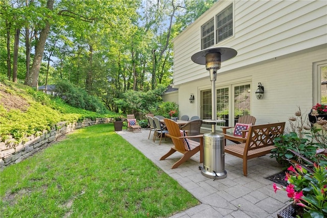 306 Wildberry Rd, Fox Chapel, PA 15238 - view of grassy yard with a patio