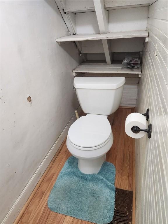 595 N Richhill St, Waynsbrg/Frankln Twp, PA 15370 - bathroom featuring wood finished floors, toilet, and baseboards