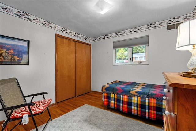 157 Kings Dale Rd, Churchill Boro, PA 15221 - bedroom with wood finished floors, a closet, and baseboards