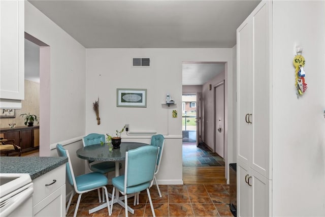 157 Kings Dale Rd, Churchill Boro, PA 15221 - dining room with stone finish flooring