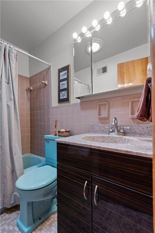 157 Kings Dale Rd, Churchill Boro, PA 15221 - full bath with vanity, toilet, tile walls, and shower / tub combo