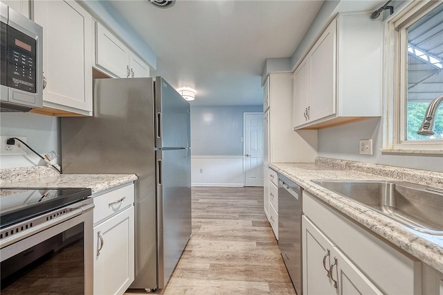 111 York Way, Center Twp Bea, PA 15061 - kitchen featuring stainless steel appliances, a sink, light wood-style floors, and white cabinetry