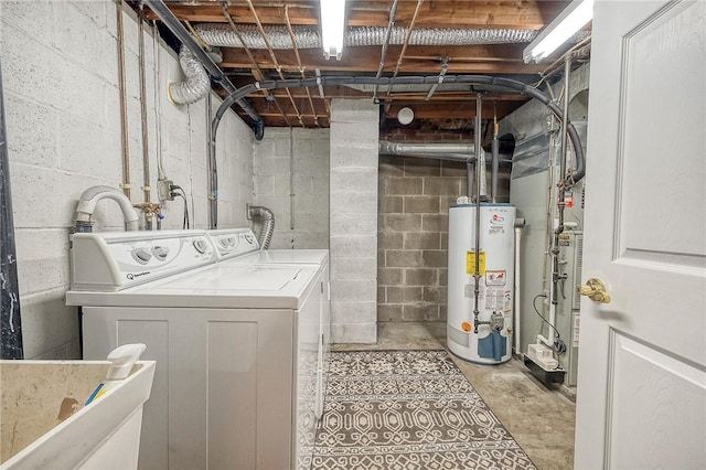 111 York Way, Center Twp Bea, PA 15061 - laundry area featuring gas water heater and washing machine and clothes dryer