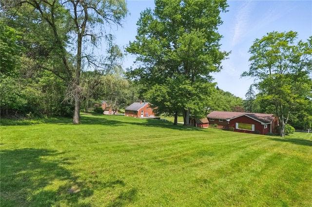 652 Westland Dr, Richland, PA 15044 - view of green lawn with a garage, an outdoor structure, and a barn