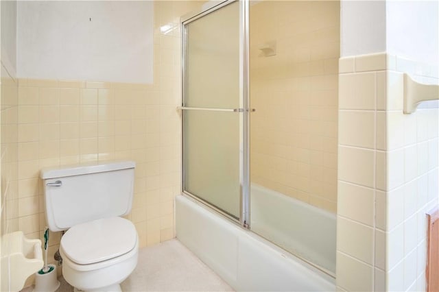 3460 Ridgewood Dr, Hermitage, PA 16148 - full bathroom featuring toilet, bath / shower combo with glass door, and tile walls