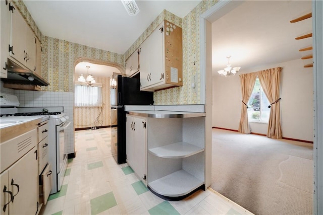 612 Highview Rd, Baldwin Twp, PA 15234 - kitchen with a chandelier, wallpapered walls, white gas range oven, under cabinet range hood, and freestanding refrigerator