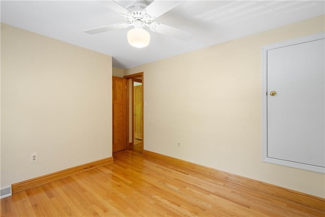511 Clubview Dr, Peters Twp, PA 15317 - empty room featuring light wood-style floors, baseboards, and ceiling fan