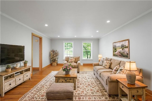 511 Clubview Dr, Peters Twp, PA 15317 - living room featuring recessed lighting, wood finished floors, ornamental molding, and baseboards