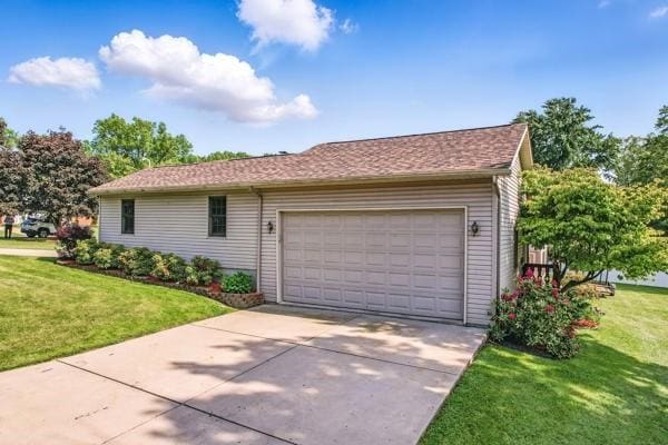 260 S Oakdale Ave, Hermitage, PA 16148 - view of front of home featuring a front lawn, a garage, and concrete driveway