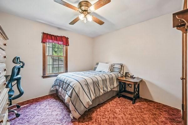 260 S Oakdale Ave, Hermitage, PA 16148 - bedroom with carpet flooring and a ceiling fan