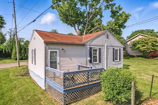 260 S Oakdale Ave, Hermitage, PA 16148 - back of house with a yard and a wooden deck