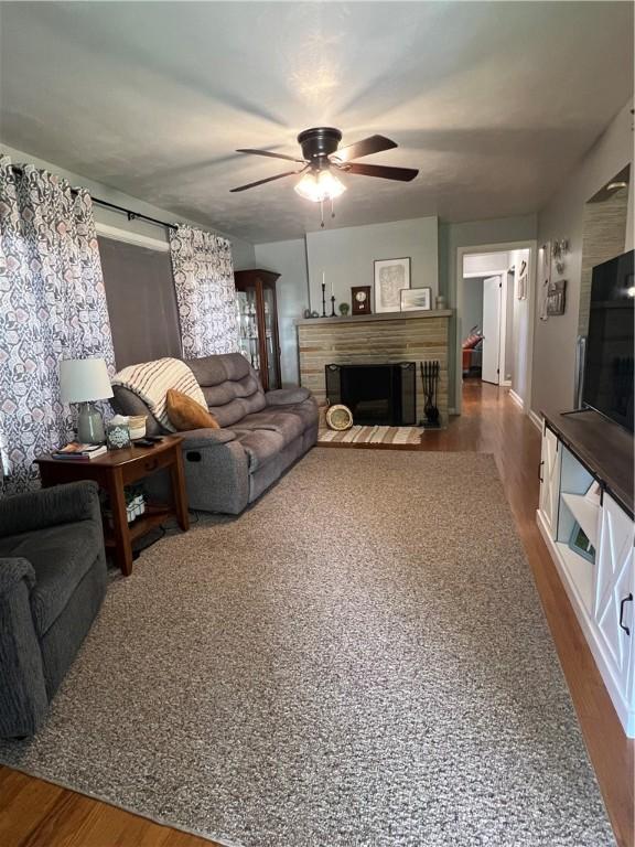 2617 S Hermitage Rd, Hermitage, PA 16148 - living area with dark wood-style floors and ceiling fan