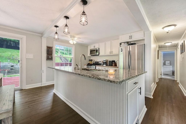 504 Diablo Dr, Bethel Park, PA 15102 - kitchen with appliances with stainless steel finishes, ceiling fan, a sink, ornamental molding, and baseboards