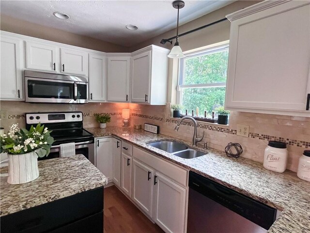 138 Willow Run Dr, Center Twp But, PA 16001 - kitchen featuring stainless steel appliances, a sink, white cabinetry, and recessed lighting