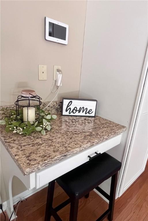 138 Willow Run Dr, Center Twp But, PA 16001 - detailed view of wood finished floors