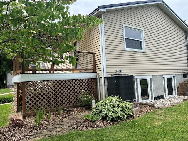 988 Croft Rd, Salem Twp Wml, PA 15601 - view of side of property featuring central AC unit, a deck, and a lawn